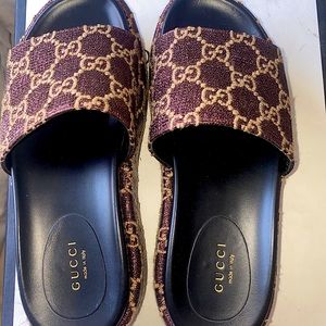 GUCCI GG SLIDE SANDALS 🤎